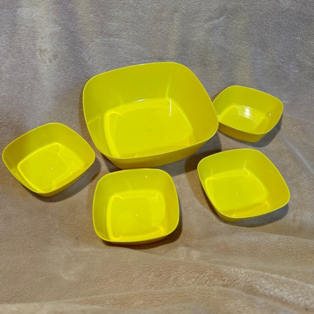 Vintage MID CENTURY MODERN Yellow Salad Bowls 4 piece set Camping picnic